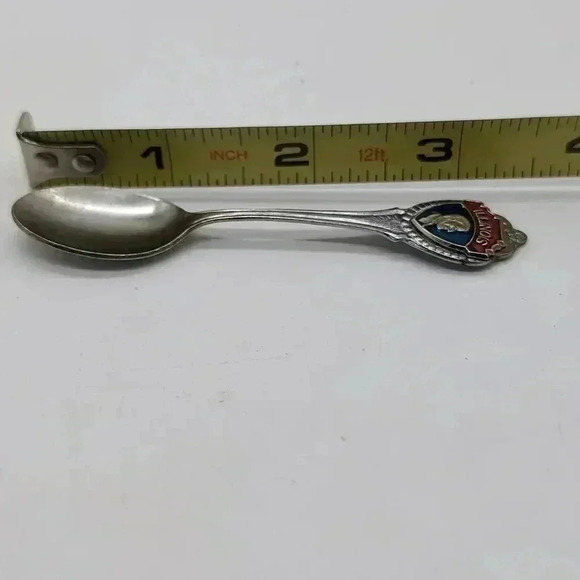Vintage Illinois Souvenir Engraved spoon Kitschy cool!! - Picture 4 of 4
